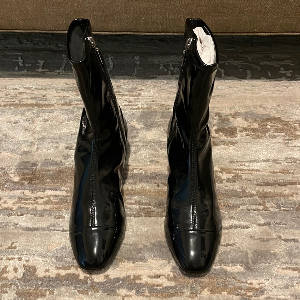 Schutz, size 7B, black, patent leather ankle boots with zipper.
